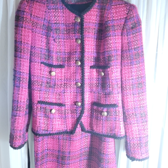 Chanel type suit - Picture 2 of 2